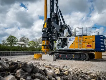 The multifunctional BG 36 H Bauer drilling rig on a BS 95 base carrier 